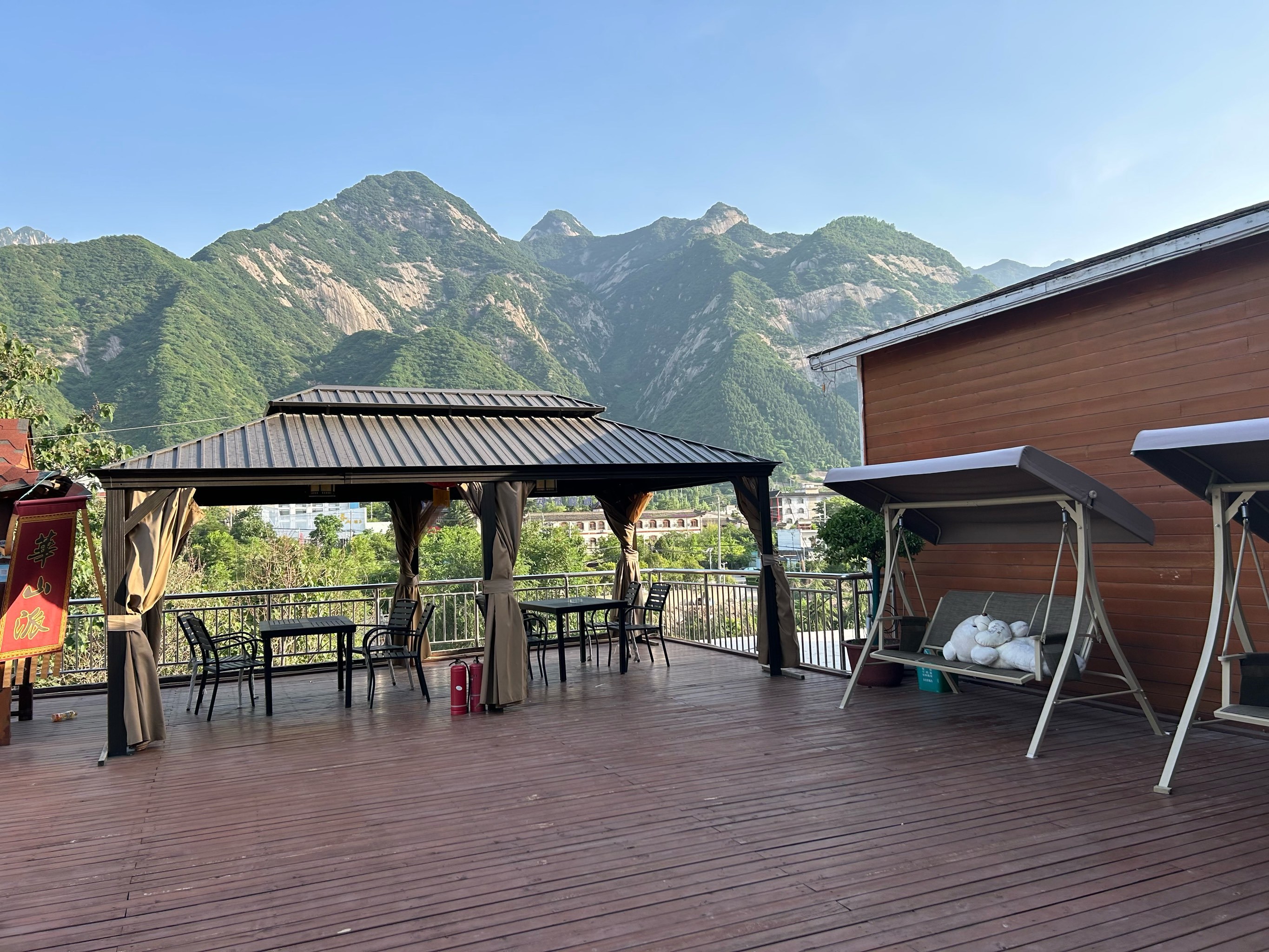 華山山頂住宿預(yù)訂攻略，一覽眾山小，盡享住宿便利，華山山頂住宿預(yù)訂攻略，一覽群山，盡享便利住宿體驗(yàn)