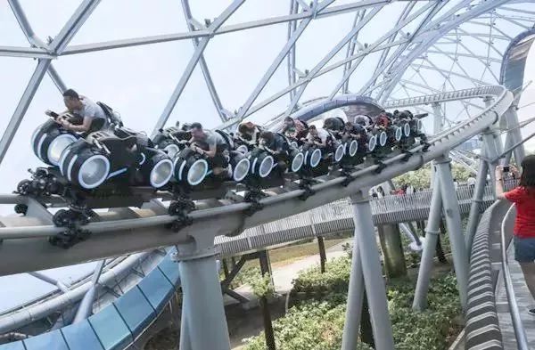 上海迪士尼過山車，極速之旅的刺激體驗，上海迪士尼過山車，極速之旅的震撼刺激體驗