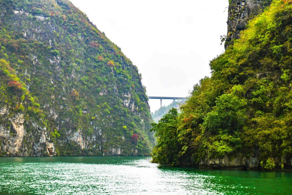 三峽是指哪三個峽，深度解析長江三峽的壯麗景色與地理特色，長江三峽，壯麗景色與地理特色的深度解析，究竟是哪三個峽？