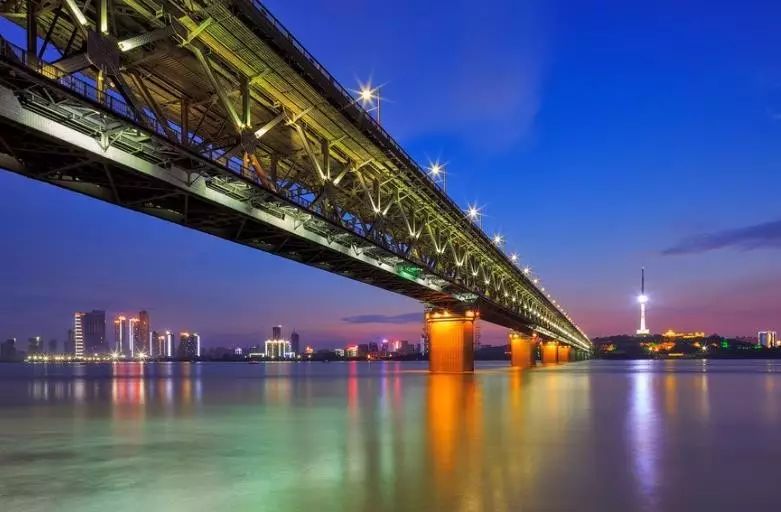 武漢必去三個(gè)地方——探尋千年古都的精華之旅，武漢探秘之旅，三大必去之地，領(lǐng)略千年古都的精華